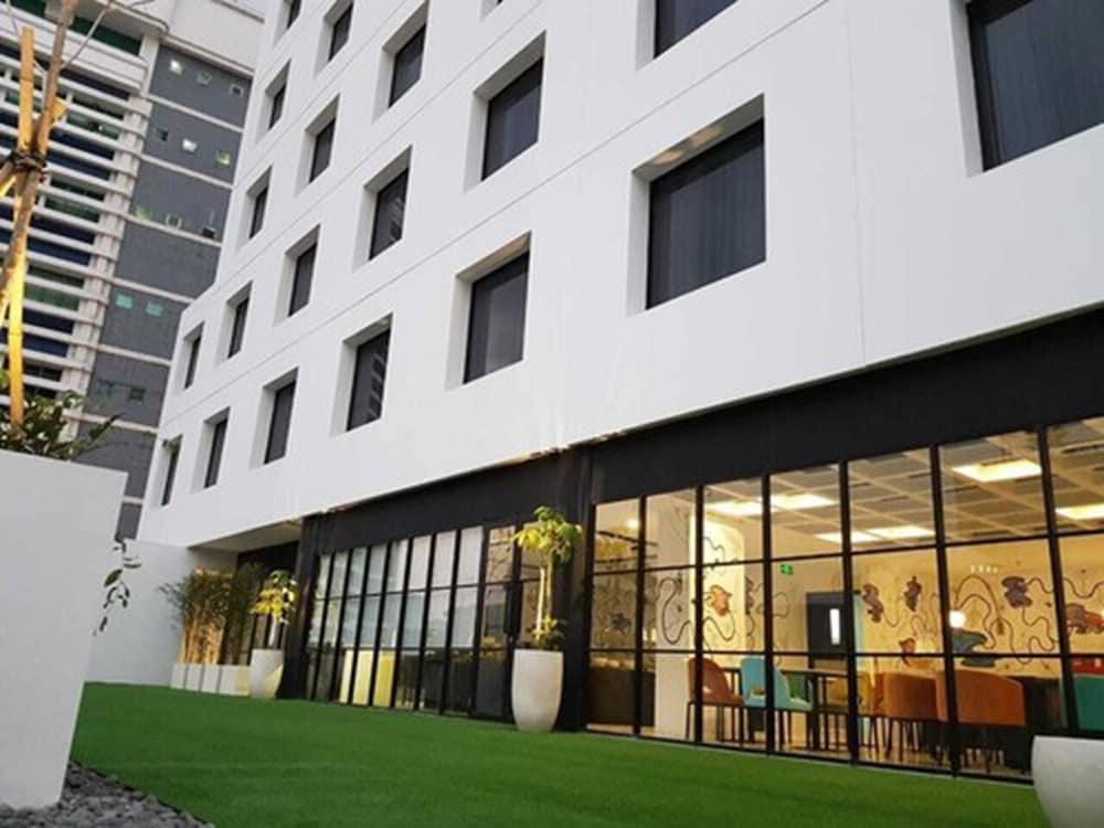 De Braga, Artotel Curated Bandung Extérieur photo